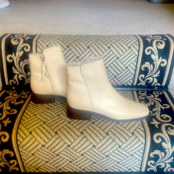 Sam Edelman women’s Thatcher ankle bootie - Picture 1 of 4